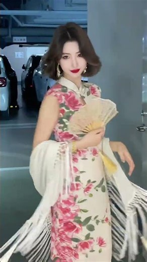 Floral pattern, white long Qipao. Credit to Xiaohongshu:@ 2607876122