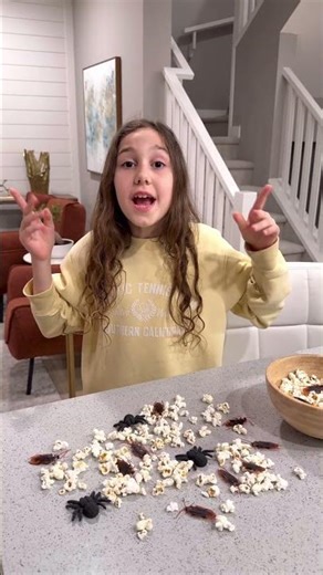 Sierra Taught Rhia to Clean After Eating 💛