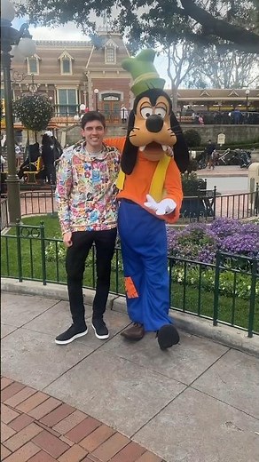 Meeting Goofy while talking like him