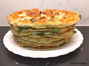 Pains frits aux oignons verts et persil
