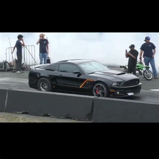 Old mustang gt vs Dodge Challenger...☠️