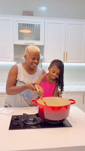 Making popcorn 🍿 with Aria, for the first time. The look on her face. 😅 | AngieNation