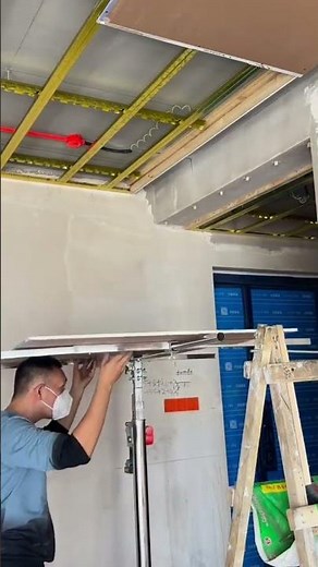 The process of installing the ceiling uses sophisticated tools to make it easier for a worker.