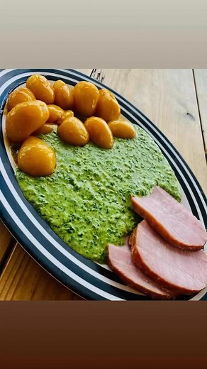 Onsdagens Retter Green Curry Med Ris Kun 89kr Eller Hamburgerryg Grønlangkål Brune kartofler Kun 89kr 3 Hjemmelavede forårsruller Hjemmelavet sur/sød sauce Kun 60kr #marslevgrillen #marslevgrillcafe #greencurry #greencurrychicken #forårsruller | Marslev grill cafe
