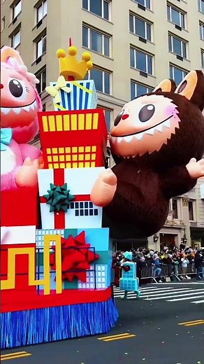 Thanksgiving Day Parade in New York City 🎈 | Stunning 4K Holiday Views!