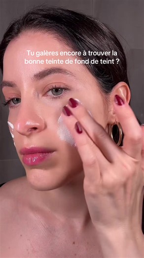 Fond de teint adaptatif qui change de couleur à l’application