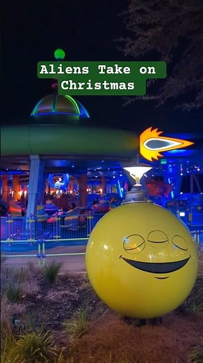 Santa Sightings… Alien Edition! 👽🎅 Toy Story Land Holiday Vibes #disney #toystory #christmas #shorts