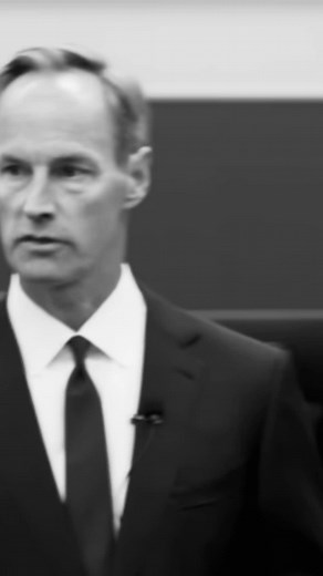 Investment banker on how quick you should respond #financetok #financebro #financetiktok #investmentbanking #investmentbanker #corporatelife #corporatetiktok #businesstiktok #corporateamerica #financialfreedom #careeradvice #careertok #careertiktok #levelup #growthmindset #entrepreneur #client #finance