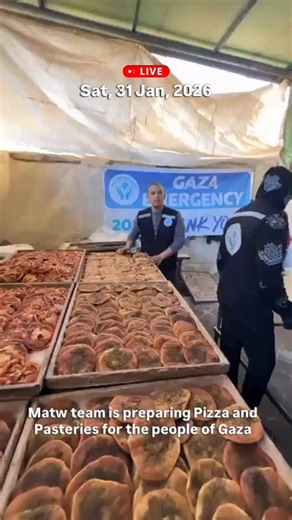 Support food distributions via : https://tinyurl.com/2x5fpesk 🚨Live from Gaza. Behind the scenes, our team is preparing pizza and pastries carefully, step by step before they reach families who are waiting for their next meal. This is what your support looks like before the distribution begins. Real work. Real people. Real impact. MATW remains on the ground, making it happen every day. 100% Donation Policy. #MATWProject #LiveFromGaza #FoodPreparation | MATW Project