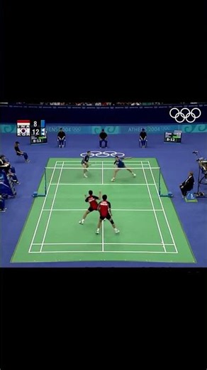 The smash at the end...👀 Incredible rally between Indonesia and Republic of Korea at #Athens2004 🏸