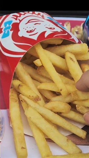 Is Wendy's the Worst Fast Food EVER? Absolutely abysmal! #wendys #fastfood #foodreview #hull #foodie