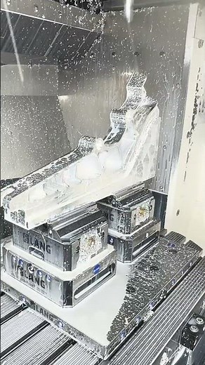 Can AI program in Mastercam?! 🤔