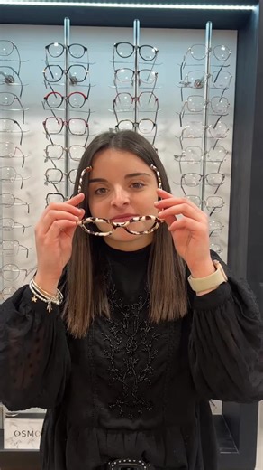 ❄️ Tendance hiver : les lunettes à adopter cette saison Des montures qui allient style, confort et modernité, parfaites pour apporter une touche tendance cette saison. 📍 À découvrir en boutique à Colombiers et Saint-Marcel-sur-Aude Notre passion, votre vision ✨ #tendance #hiver #lunette #optique #opticien