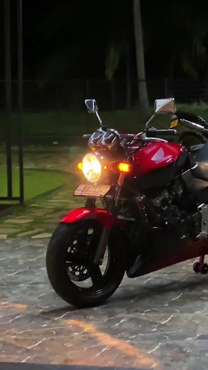 Honda Hornet 250cc: A Sri Lankan Thrill Ride!
