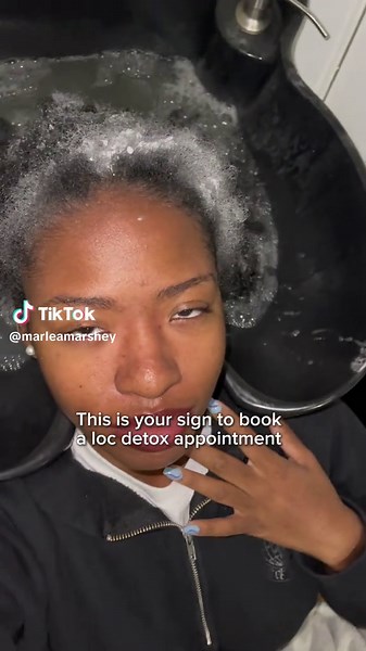 If you’ve been thinking about a loc detox, this is your sign to do it. This is my first one and boyyy do my locs feel EXTRA clean. #marleamarshey #locinfluencer #locdetox #detoxlocs #acvdetoxforlocs