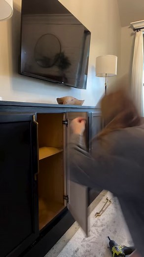 LOVE this new jig from Kreg Jig! The Cabinet Hardware Jig Pro makes adding knobs and pulls to your cabinets and builds SO easy! And it works on pulls up to 12"! YES PLEASE! | Shanty2Chic