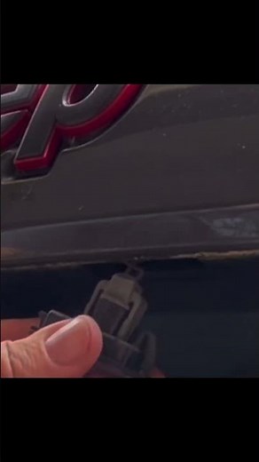 Guide: Replace a Rear Jeep Grand Cherokee License Plate Light