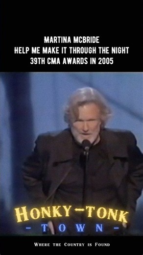 Martina McBride singing classic song “Help Me Make It Through the Night” (2005) CMA