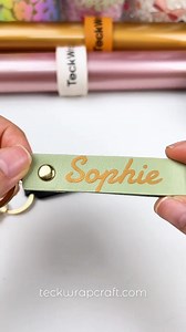🩷💗🩷 TECKWRAP PU HTV 🩷💗🩷 We have all the tools and materials to make these stunning keychains 💗 Teckwrap PU Heat Transfer Vinyl Rose Gold and Rustic Copper: https://www.esvinylandcraft.co.uk/product-page/pu-heat-transfer-vinyl-1 Teckwrap Mini Heat Press: https://www.esvinylandcraft.co.uk/product-page/teckwrap-mini-press BagBase Boutique Wristlet: https://www.esvinylandcraft.co.uk/product-page/bagbase-boutique-wristlet-key-ring Tools: https://www.esvinylandcraft.co.uk/tools #teckwrap_time #