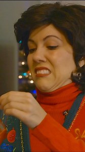 When your kid asks too many Santa questions y Mami tiene que INVENTAR. 🎅🏽⁠ ⁠ Directed by @kevinbosch⁠ ⁠ #abuelasfamily #santaclaus #growinguphispanic #latinamomsbelike #holidays #santa | Jenny Lorenzo