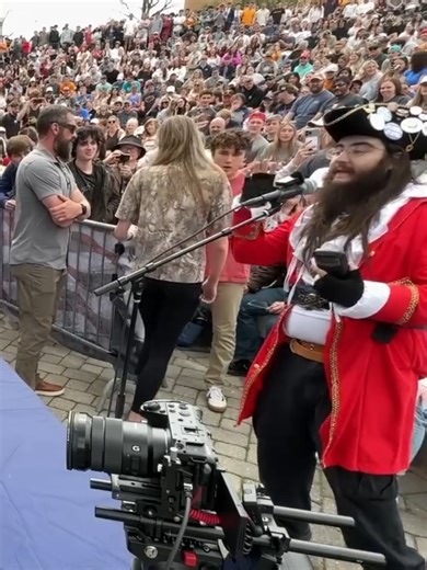 Charlie Kirk kicks him off the stage because of this question!? 🤯😱 #charliekirk #interview #debate #kirkdebate #turningpointusa