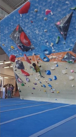 FLASHED V2-V4 Red Holds Bouldering @ CRK