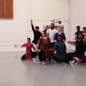 Indian classical dance 🤝 Western classical music With its intricate rhythmic footwork, geometric and dynamic movements and expressive prowess, Seeta Patel has taken the South Indian classical dance form of bharatanatyam to create a compelling interpretation of the iconic The Rite of Spring. https://sadl.rs/3IOm2RB This piece sees Stravinsky’s iconic score performed live by Bournemouth Symphony Orchestra and conductor Kirill Karabits. 🎶 📅 13-14 Mar | Sadler's Wells