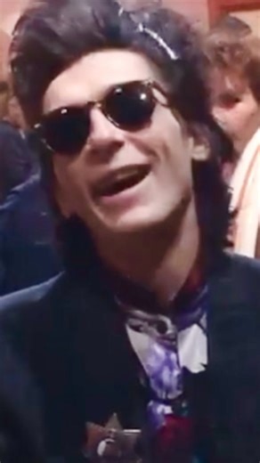 Fuck Yr Algorithm on Instagram: "Johnny Thunders Nighthawks w/ Shay Healy New Inn Dublin, Ireland April 26, 1990 ⚡️ #johnnythunders #newyorkdolls #punkrock #1990s #interview"