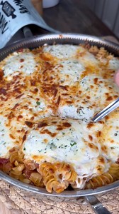 Easy cheesy rotini bake🇮🇹🙌🏼❤️ this rivals my lasagna soup! So good so easy, so satisfying, so make it! I like the full recipe in the comment section! Love you! ❤️ #PastaBake #ItalianRecipes #CheesyRotiniBake | Melissajorealrecipes