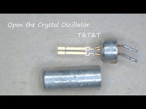 Open the crystal Oscillator for the watch. 水晶振動子を開けてみた。
