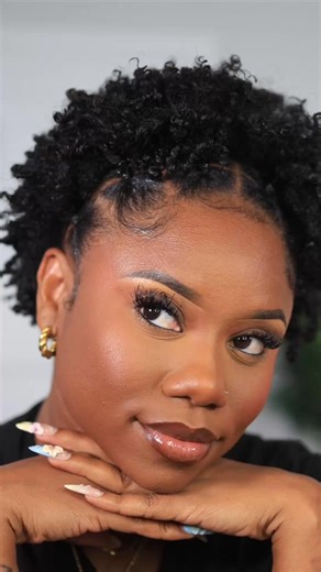 Here’s my quick wash-and-go routine for short defined natural coils using @Sephoraca must-haves. I always apply products on soaking wet hair to lock in moisture and enhance definition, especially since my low-porosity hair thrives with hydration. For this routine I styled with: ~ Fenty Hair curl-defining cream (moisture softness) ~ Curlsmith Curl Defining Soufflé (hold definition) ~ Moroccanoil Treatment mist (shine frizz control) All the products and tools used are available at Sephora #Sephora