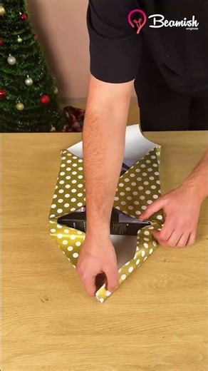Gift wrapping trick for Christmas 🎄 #gift #wrapping #christmas