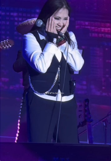 Experiencia emocional en concierto de Ana Gabriel