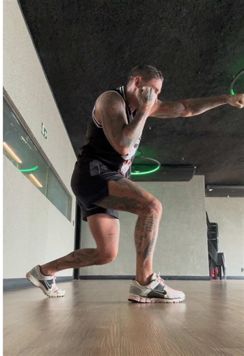 PEEK A BOO DRILLS 🥊 ‘KING’ STEPHEN BEAR AKA THE EAST LONDON MIKE TYSON. MY DEBUT FIGHT 25TH JULY AT YORK HALL. LONDON 🥊 LINK IN BIO FOR TICKETS 🎟️ #BOXING #FYP #FORYOUPAGE #MOTIVATION #stephenbear