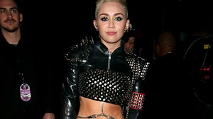 Miley Cyrus Flaunts Crazy Stomach & Sings Billy Idol at "VH1 Divas"