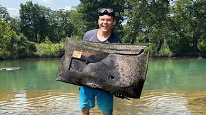 While scuba diving and snorkeling in the river searching for underwater treasure, we found some crazy things: 4 iphones (iPhone XS, iPhone 8, iPhone XR and iPhone 6S) A flatscreen TV, tons of sunglasses, best pair being Costa Del Mar! It was my first ever Kayaking scuba dive trip, and we had an unexpected adventure at the end of the trip... We were also able to return some of the phones! Thanks to Mike for joining me on this trip, and for bringing the dad jokes. | Man River