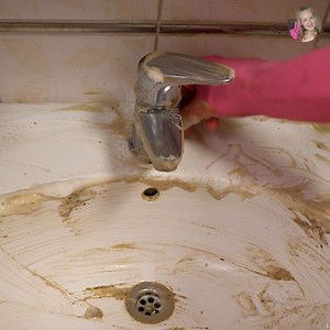 1.7M views · 21K reactions | This bathroom was so bad I had to wear a MASK! | Aurikatariina | Facebook