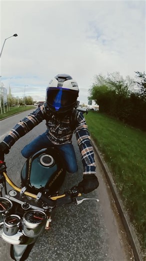 This bike is a pure riding experience. 28 year old! #suzukibandit1200 #oldschool #motorcycle