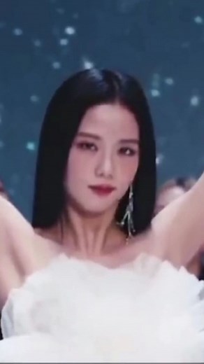 JISOO - FLOWER (Dance Practice con memes RANDOMS 🗿) Parte 2. . . . . . . . #jisoo #danceperformance #dancepractice #flower #kpop #random #humor #blinks #blackpink | Lovariadok