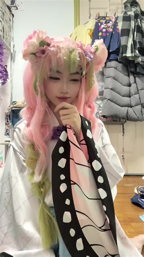 Mitsuri Cosplay from Demon Slayer: A Trendy Look