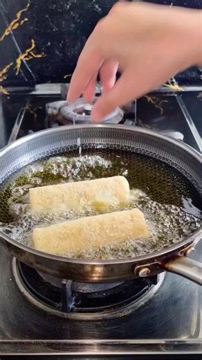 Crispy Chicken Cheese Stuff Sliced Bread Rolls ki Recipe | Sliced Bread Rolls Recipe by Alia Mubashir | Make and Store for Months #slicedrolls #breadrolls #rollskirecipe