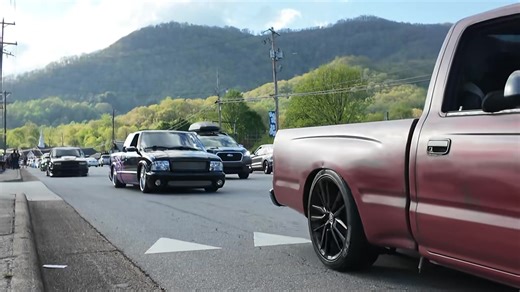 Slammed Mini Trucks Cruisin’ The Strip at Mini Truckin’ Nationals | SICK Mini Trucks