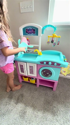 This Peppa Pig nursery set with Baby Evie is the sweetest little playset! 🩷
