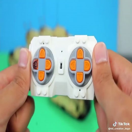LEVEL 1 vs 100 LEGO Building Challenge