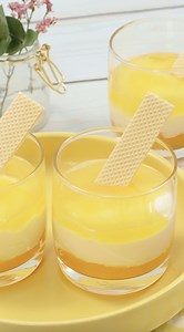 Dieses erfrischend-fruchtige Dessert aus dem Glas ist ein Sommer-Highlight und schmeckt wie echtes Solero-Eis. So einfach geht's!😍❤️ Mit Rezept: https://www.einfachbacken.de/rezepte/solero-dessert-schnelles-dessert-im-glas Das ganze Video findest du jetzt auf unserem YouTube-Kanal! https://youtu.be/1t9H1UyZb6o Protagonistin: Fabiana @hallohueftgold #einfachbacken #dessert #solero #pfirsich #maracuja #vanille #eis #sommer #leicht #einfach #schnell | einfach backen