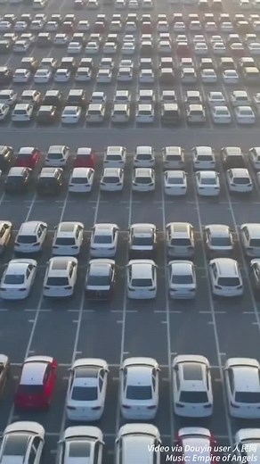 China exported 4.91 million vehicles in 2023, overtaking Japan for the first time as the world's top auto exporter. There has been a marked increase in technology in China’s exports to the rest of the world. The share of manufactured industrial products in total exports has increased from less than 20% in the early years of the founding of the People's Republic of China to 95.1% in 2023. #changingchina