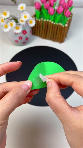 Easy Craft | Make a beautiful rainbow umbrella using origami and straws #diy#nurserycraftwork #craft