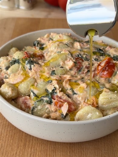 Delicious One-Pot Salmon and Spinach Gnocchi Recipe