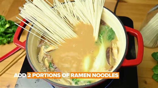 Make ramen with gyoza dumplings at home
