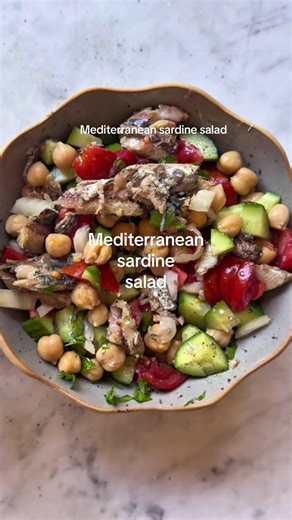 If you’re on Sardine Tok and don’t know where to begin with tinned sardine recipes, this simple recipe is a great place to start your tinned fish journey 🐟 MEDITERRANEAN TINND SARDINE SALAD Yellow or red onion, diced 1 tomato, choooed 1 Persian cucumber, chopped Extra virgin olive oil Fresh lemon juice Salt and pepper 1 tin sardines @Fishwife #creatorsearchinsights #sardines #sardinerecipes #tinnedfish #mediterraneanfood